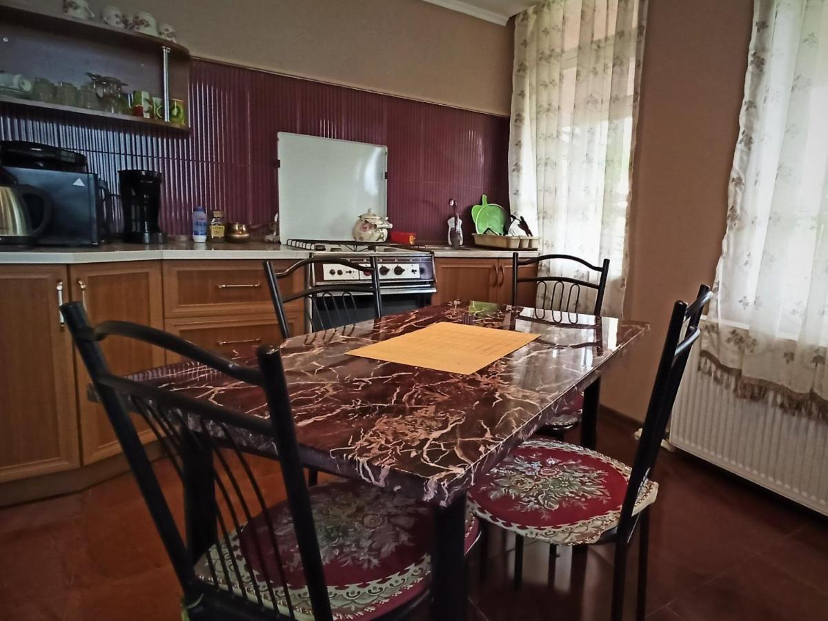 Guesthouse Lilia &Wine Celler Телави Екстериор снимка